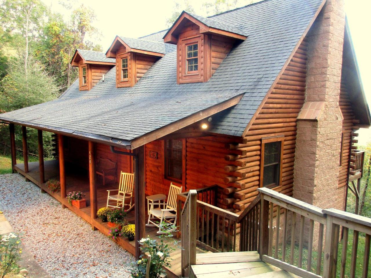 Alpine Log Cabin — 4-Star Luxury Hotel in Banner Elk, United States