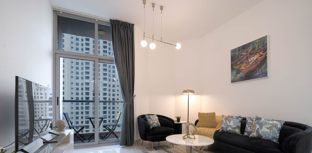 Bedroom 5 — 4-Star Luxury Hotel in Dubai, United Arab Emirates
