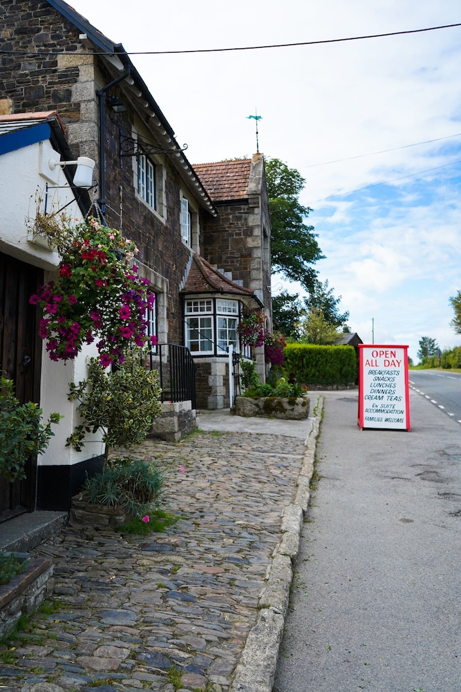 The Fox & Hounds Hotel - carbon neutral hotel in Okehampton