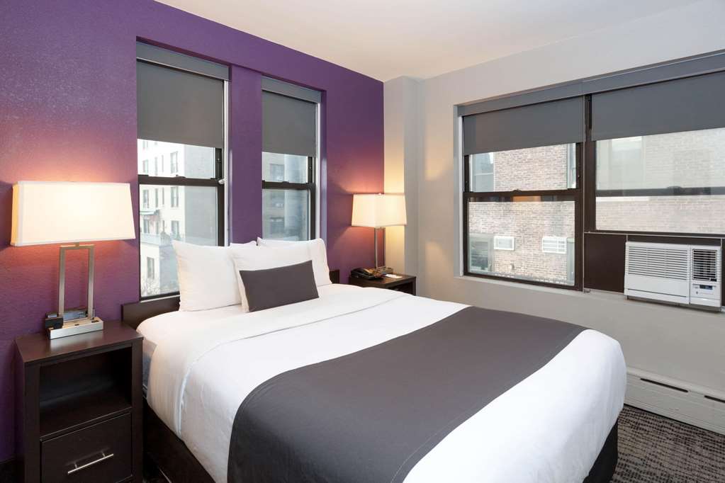 La Quinta Inn & Suites by Wyndham New York City Central Park - photo 28