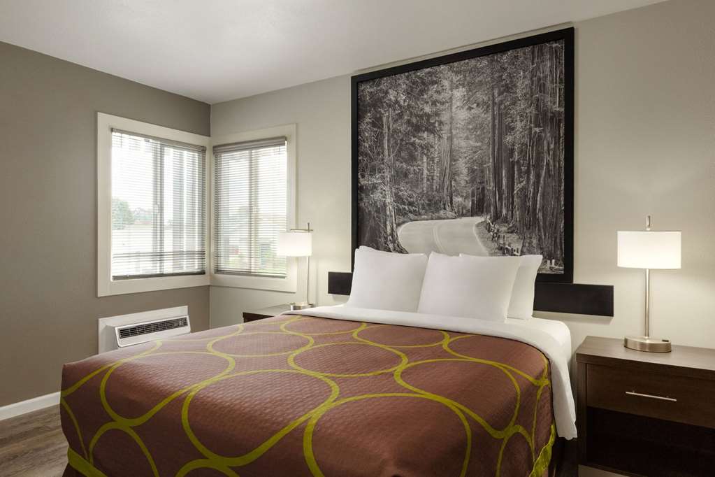 Super 8 by Wyndham Eureka - photo 35