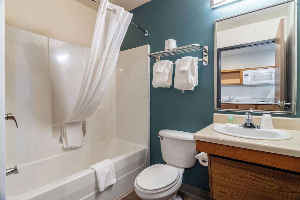 WoodSpring Suites Champaign near University - photo 19
