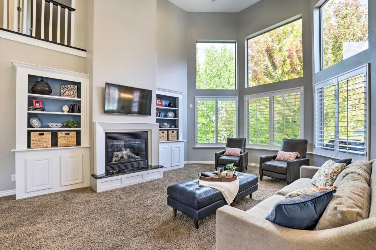 Cottonwood Heights House with Deck and Gas Grill — 4-Star Luxury Hotel in Cottonwood Heights, United States