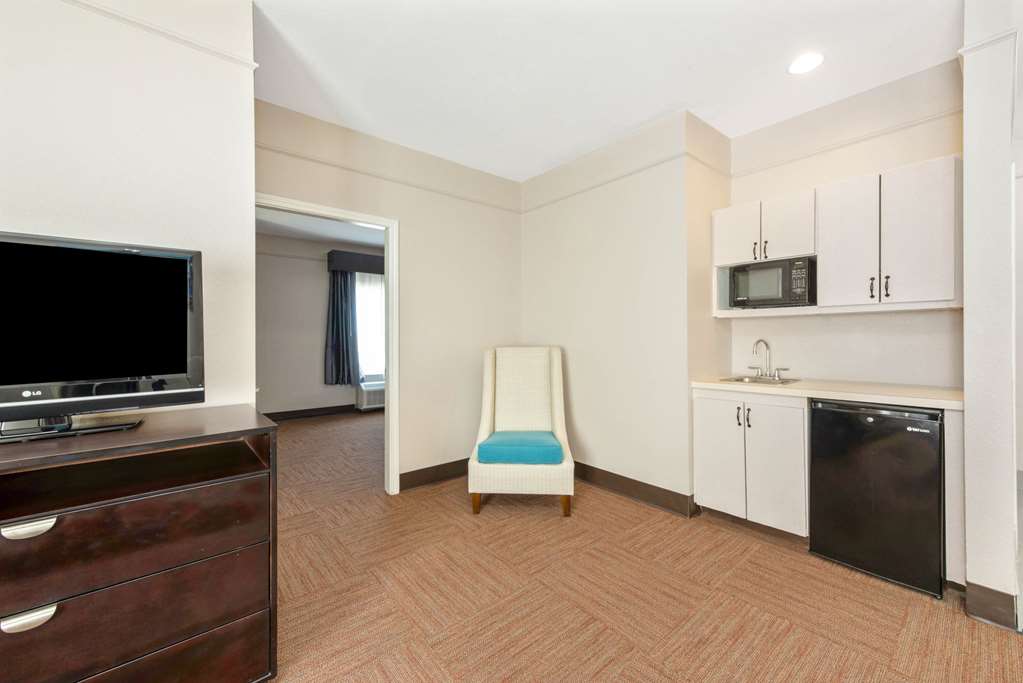 La Quinta Inn & Suites by Wyndham Winnie - photo 23