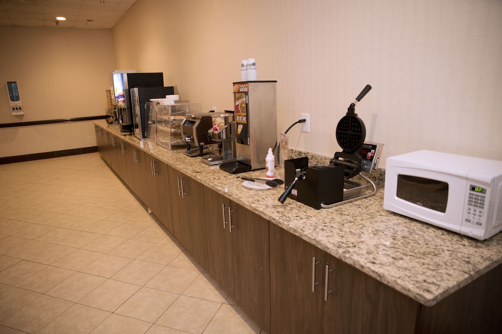 Ahoskie Inn - photo 15