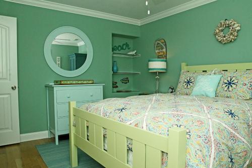 Porpoise Driven Life by Oak Island Accommodations - photo 8