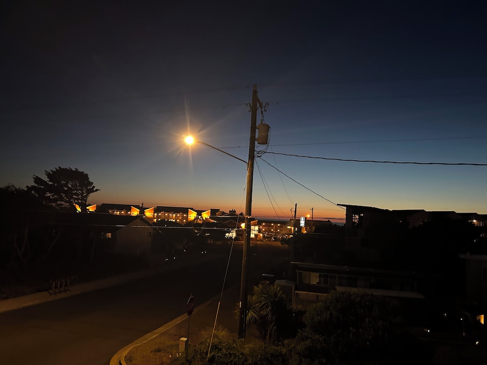 Newport Bay Motel - photo 10