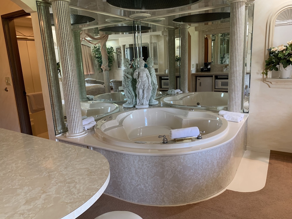Designer Inn & Suites - photo 45
