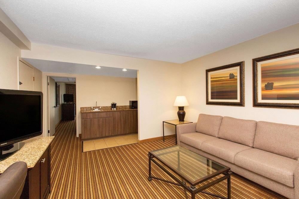 Aksarben Suites Trademark Collection by Wyndham - photo 14
