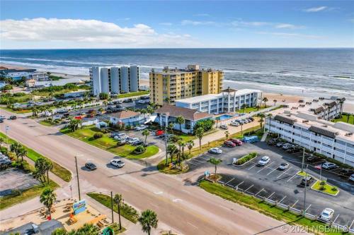 Coastal Life 206 A 2Nd Floor Studio With 2 Single Beds in New Smyrna Beach, United States