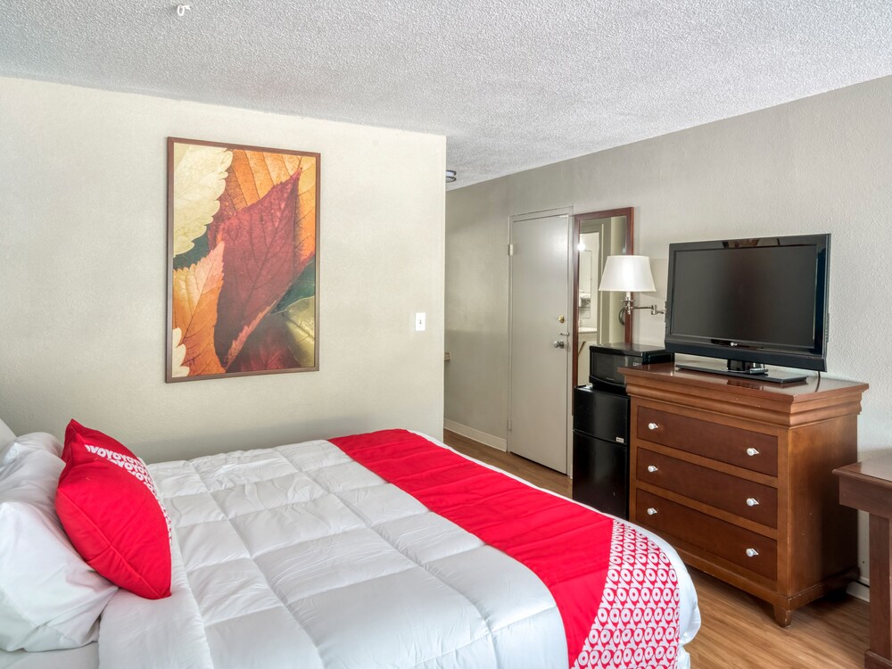 OYO Hotel Battleboro - photo 9