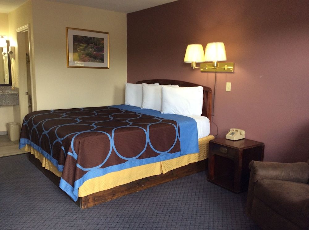 Westwoods Motel - photo 8