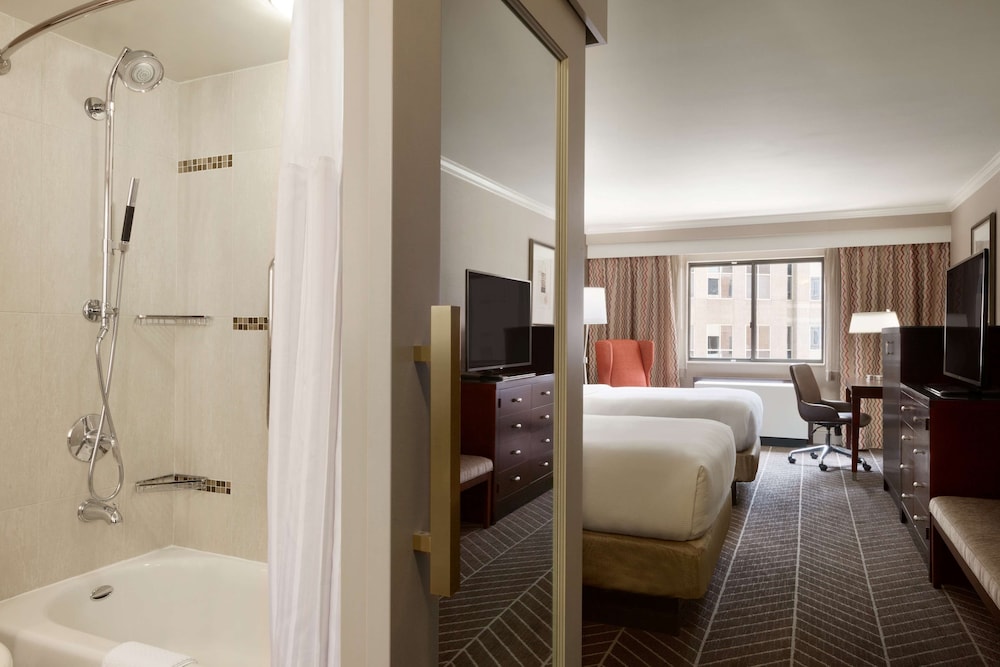 Hilton Arlington - photo 13