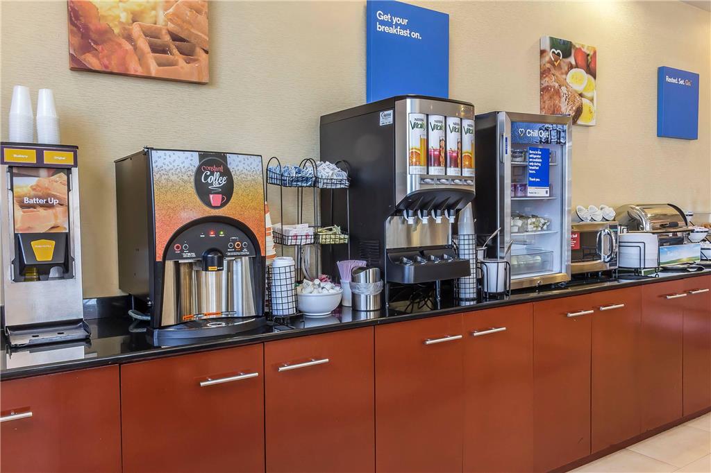 Comfort Inn & Suites LaGuardia Airport - photo 37