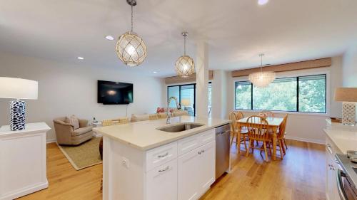299 Turnberry Village - photo 7