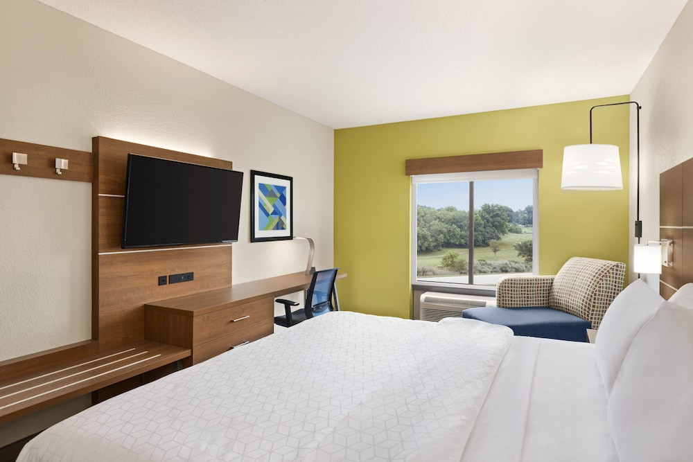 Holiday Inn Express & Suites Akron Regional Airport Area - photo 11
