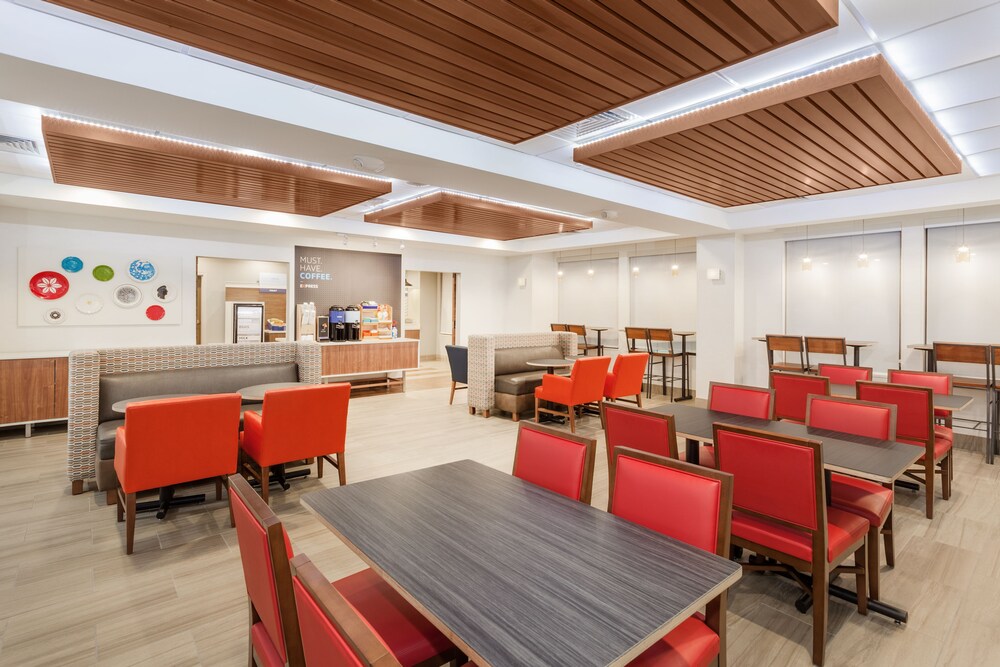 Holiday Inn Express Hotel & Suites Providence Woonsocket by IHG - photo 19