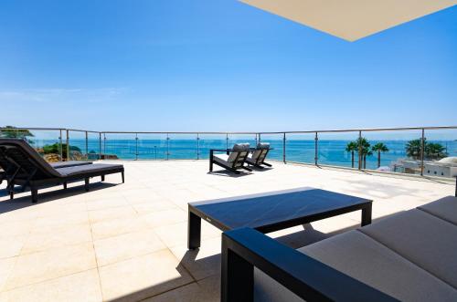 AT02 Luxury Penthouse 1 Bed Verandas do Mar in Albufeira, Portugal