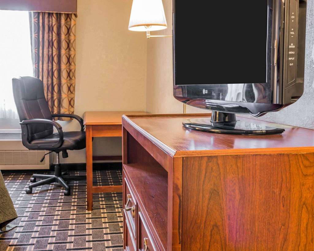 Quality Inn Grand Rapids North - photo 10