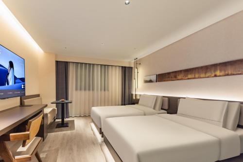 Atour Hotel Shanghai Xujiahui Stadium - carbon neutral hotel in Shanghai