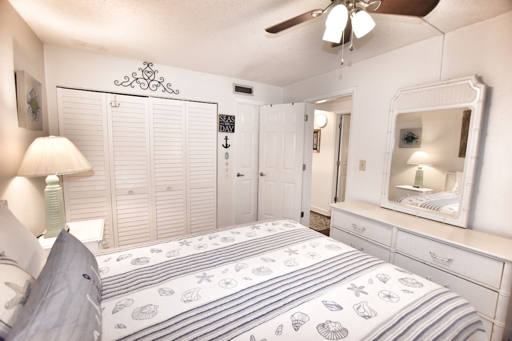 0602 Waters Edge Resort Studio Bedroom Condo by RedAwning - photo 9