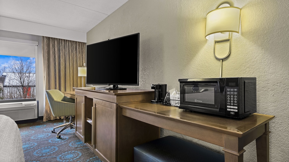 Hampton Inn Bloomington - photo 17