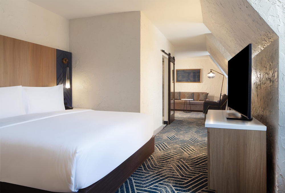 Hotel Royer Urbana Champaign Tapestry Collection by Hilton - photo 9