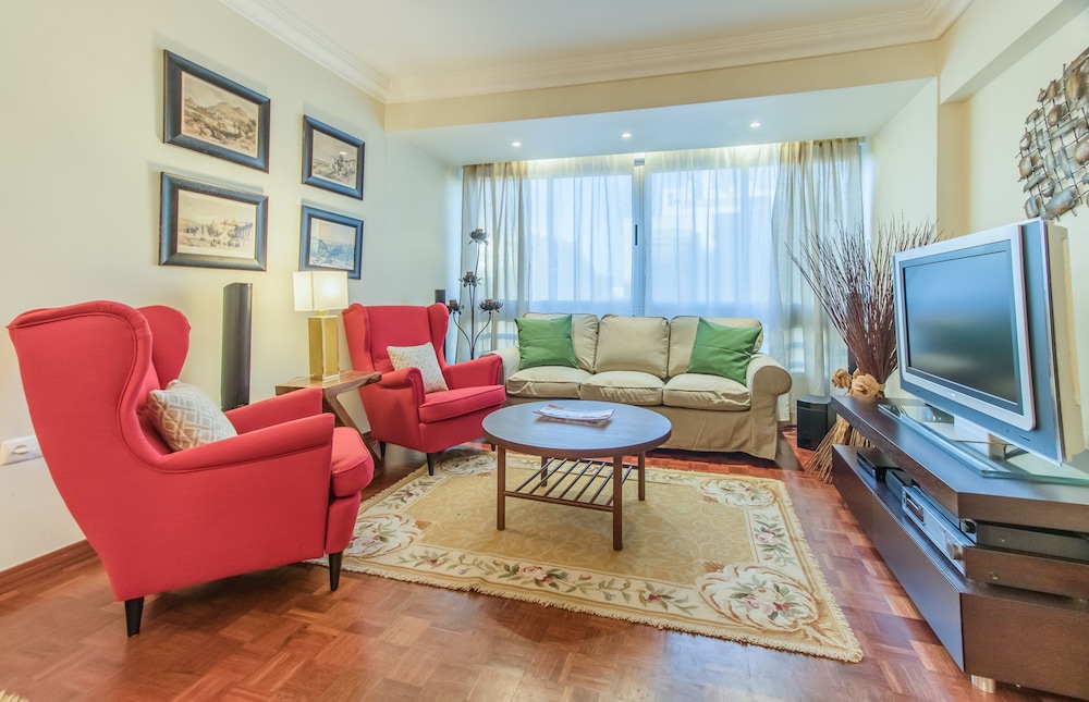 Telheiras Comfortable Stay Apartment — 4-Star Luxury Hotel in Lisbon, Portugal