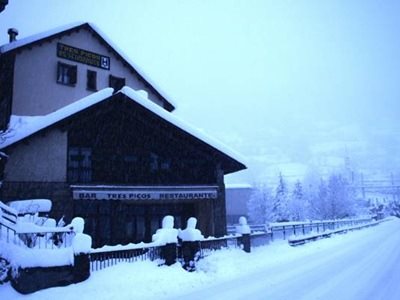 Hotel Tres Picos — hotel in Sahun