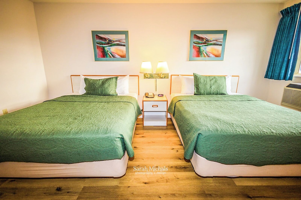 Mountain Host Motor Inn - photo 13