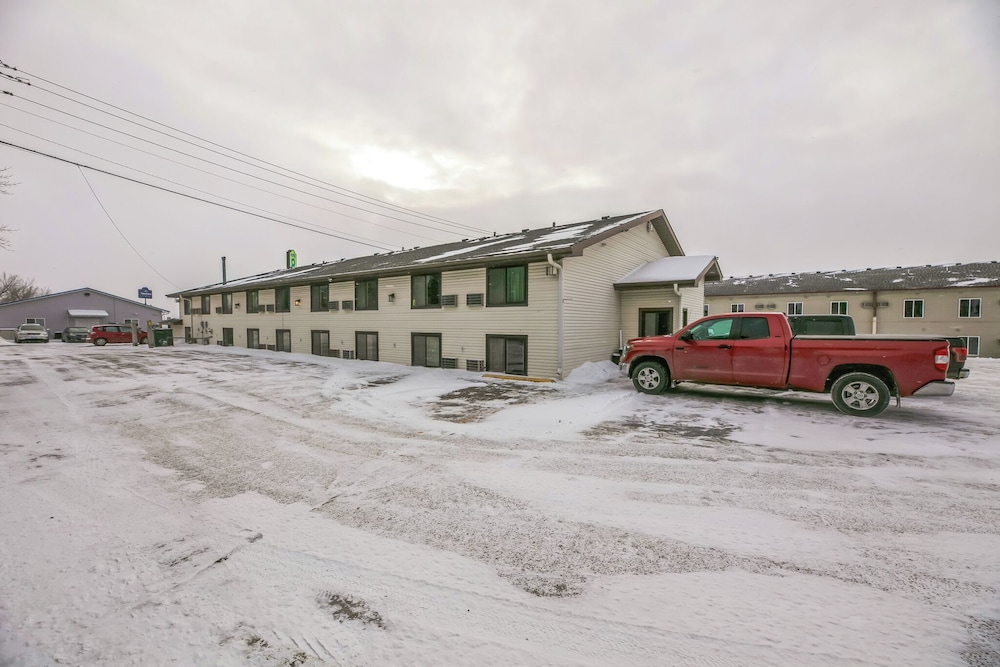 Hotel 8 Fergus Falls - photo 37