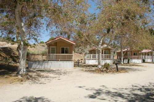 Soledad Canyon Deluxe Cabin 23 8183505 — Acton