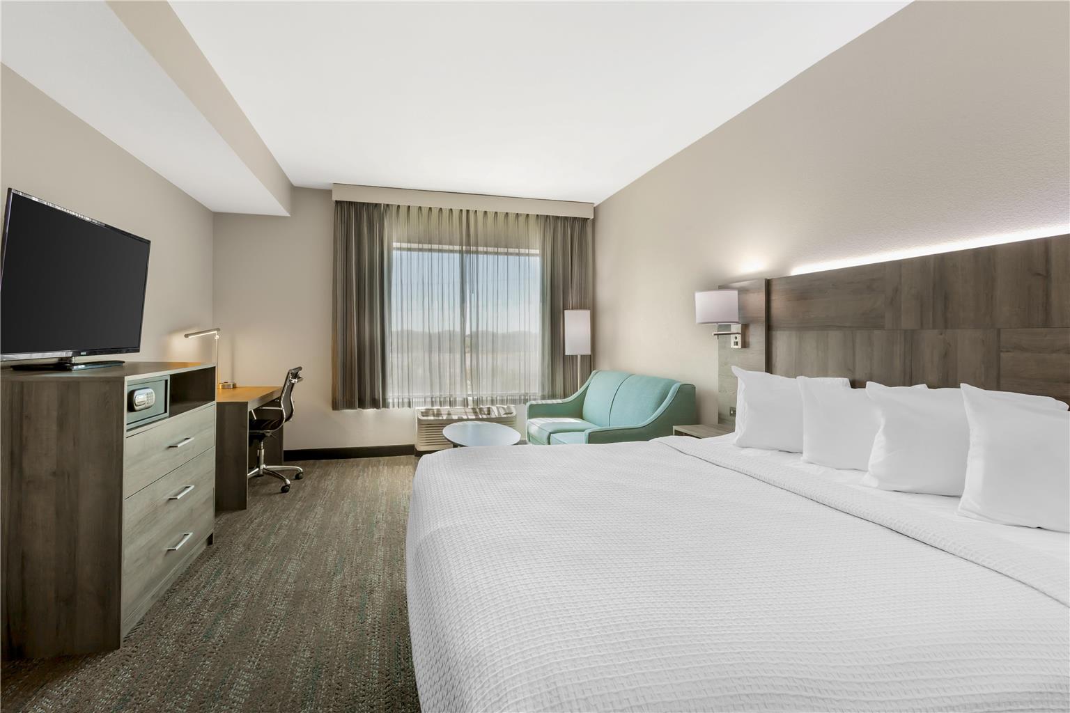 Super 8 by Wyndham Greensboro Coliseum Conv. - photo 37