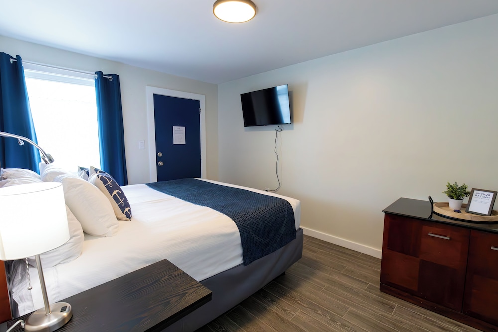 Anchor Bay Inn and Suites - photo 13