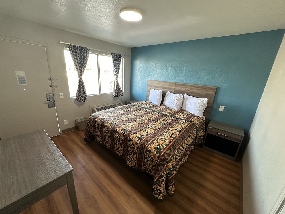 Super 7 Inn - carbon neutral hotel in Joplin