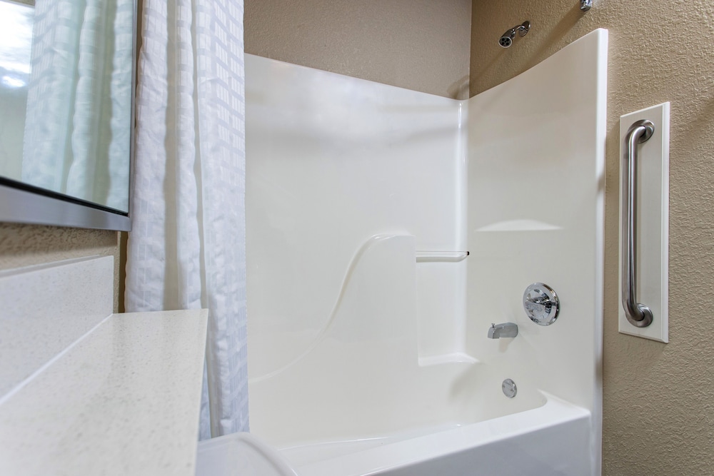 Candlewood Suites Appleton by IHG - photo 17