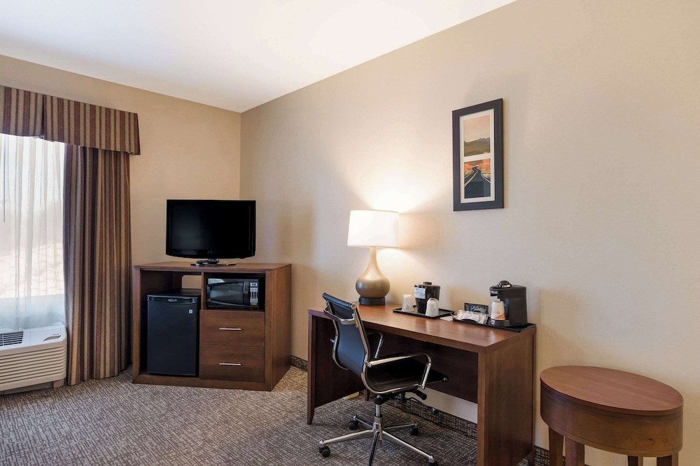 Comfort Inn & Suites Las Vegas Nellis - photo 7