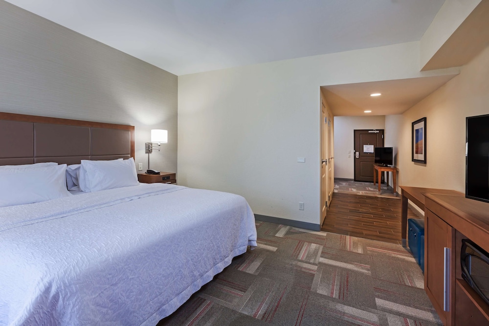 Hampton Inn & Suites Claremore - photo 11