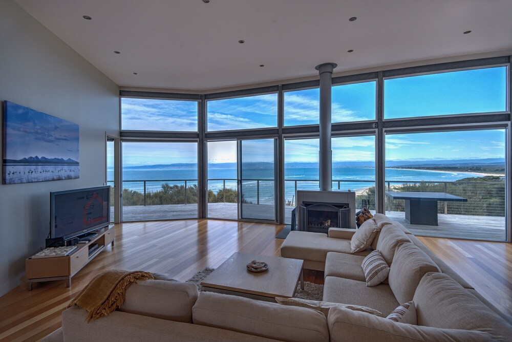 Halcyon - carbon neutral hotel in Coles Bay