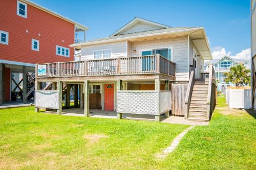Coastal Breeze by Oak Island Accommodations - photo 20