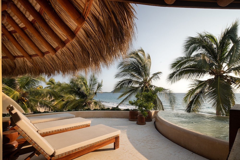 Mar de Coco Beach Front Villas — 4-Star Luxury Hotel in Ixtapa-Zihuatanejo, Mexico