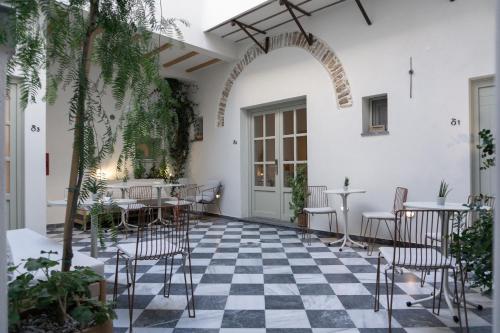 Enδόtera Chios Apartments — 4-Star Luxury Hotel in Chios, Greece
