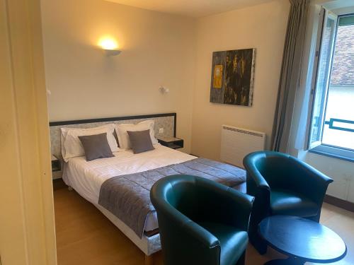 Logis Hotel Du Commerce Joncy in Macon, France