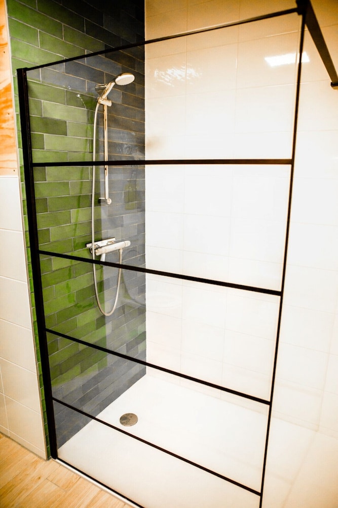 Swarm 3 Waterlodges Naast Elkaar In Friesland — Nes