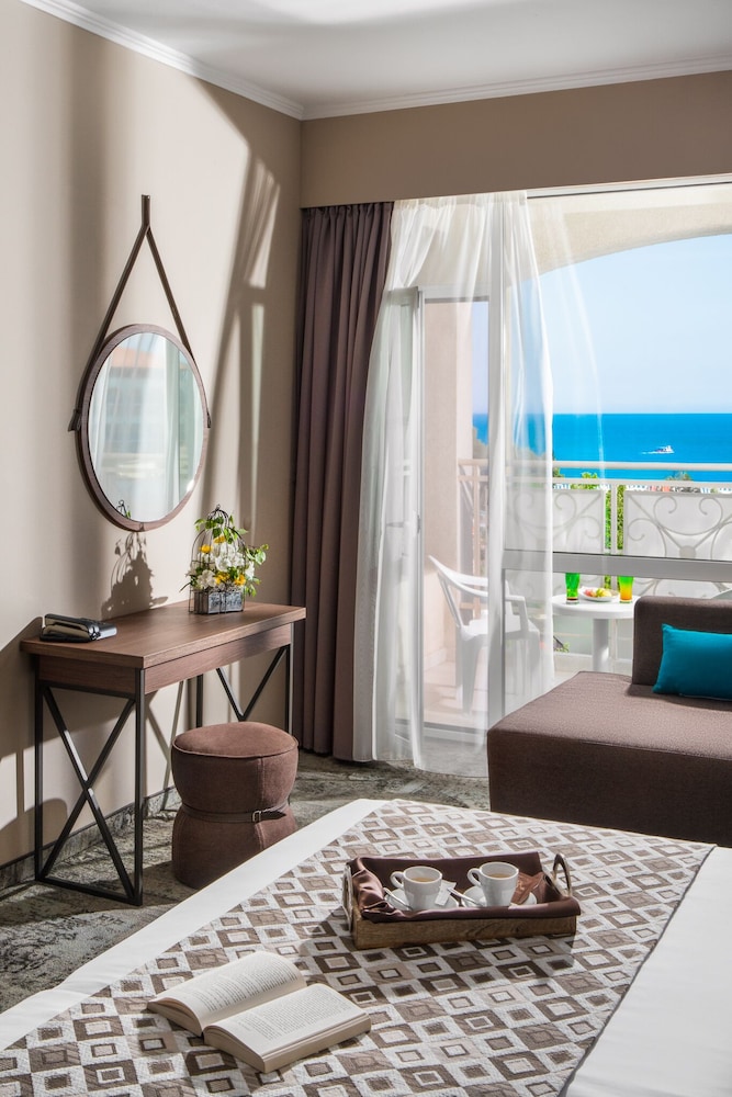 Alba - carbon neutral hotel in Nesebar