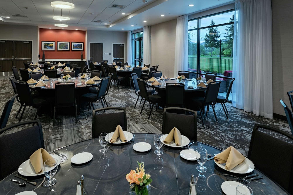 Hilton Garden Inn Wenatchee - photo 38