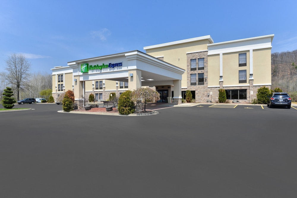 Holiday Inn Express Corning Painted Post
