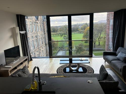 Executive Quartermile apartment near to Castle University with park view — 4-Star Luxury Hotel in Edinburgh, United Kingdom