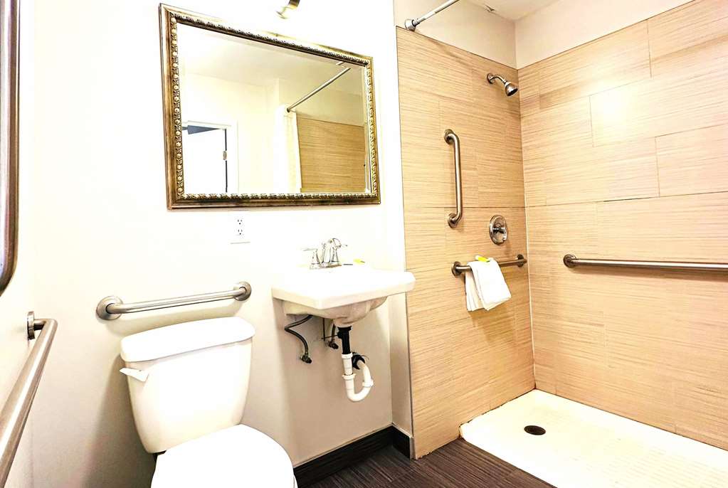 Baymont Inn and Suites by Wyndham Columbus Near OSU - photo 52