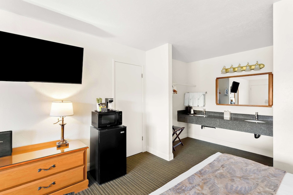 Surestay Plus Hotel by Best Western Susanville - photo 13